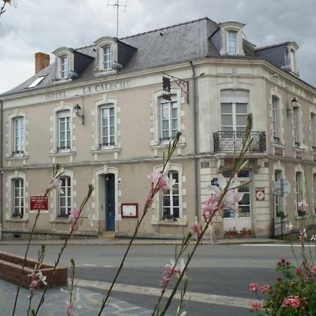Le Relais De La Caleche Hotel Saint-Denis-dʼAnjou Екстериор снимка