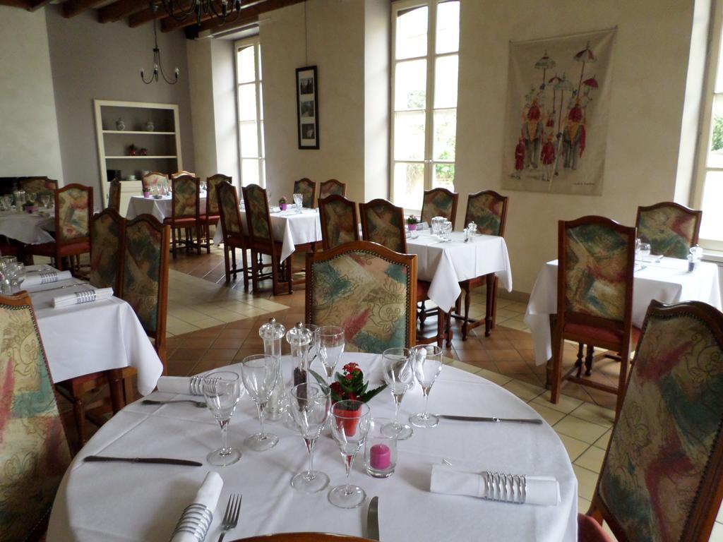 Le Relais De La Caleche Hotel Saint-Denis-dʼAnjou Екстериор снимка
