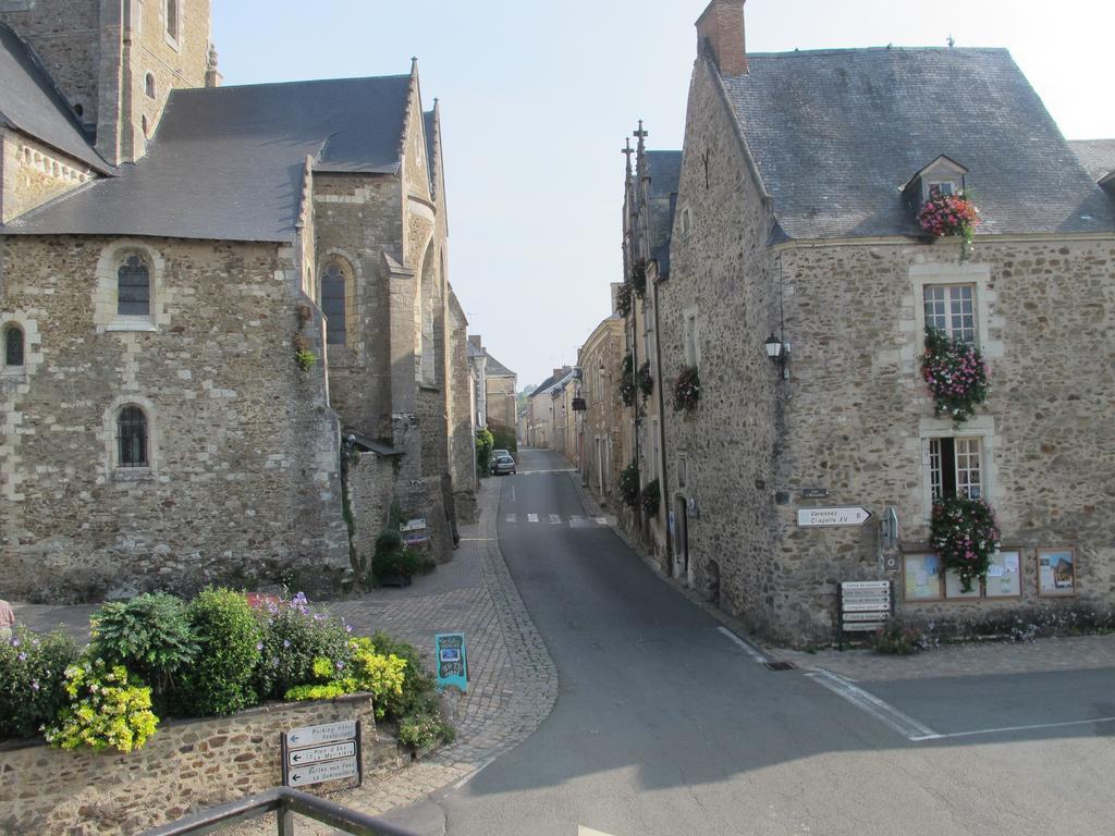 Le Relais De La Caleche Hotel Saint-Denis-dʼAnjou Екстериор снимка