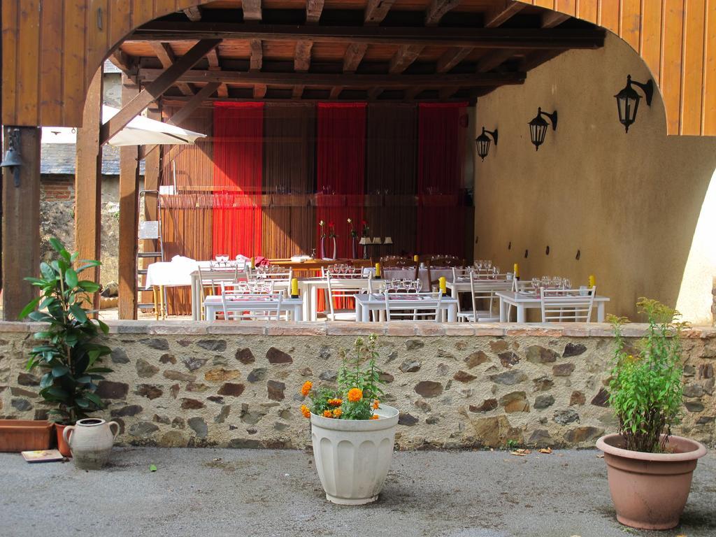 Le Relais De La Caleche Hotel Saint-Denis-dʼAnjou Екстериор снимка
