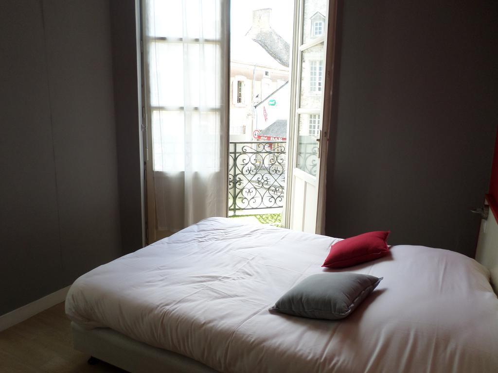 Le Relais De La Caleche Hotel Saint-Denis-dʼAnjou Екстериор снимка