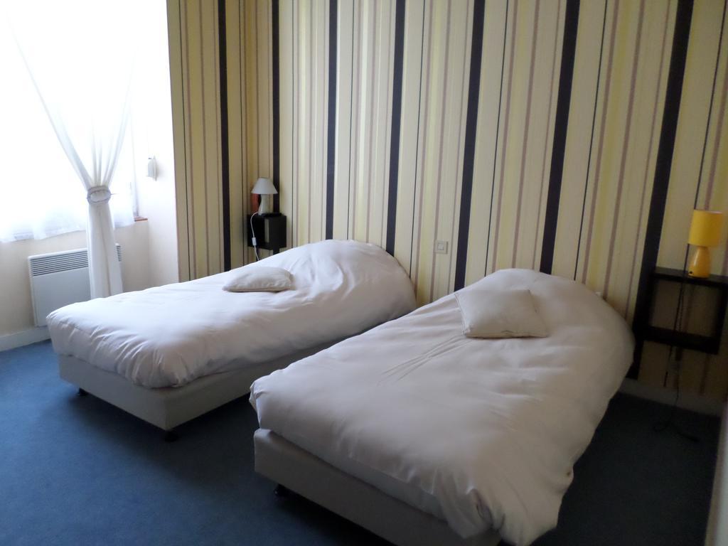 Le Relais De La Caleche Hotel Saint-Denis-dʼAnjou Екстериор снимка