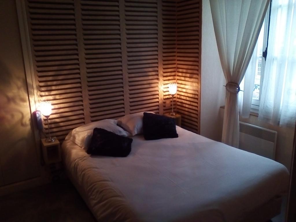 Le Relais De La Caleche Hotel Saint-Denis-dʼAnjou Екстериор снимка