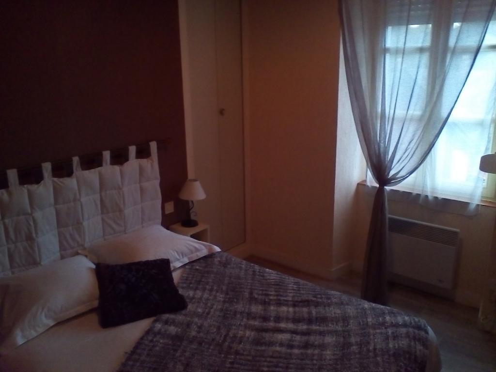Le Relais De La Caleche Hotel Saint-Denis-dʼAnjou Екстериор снимка