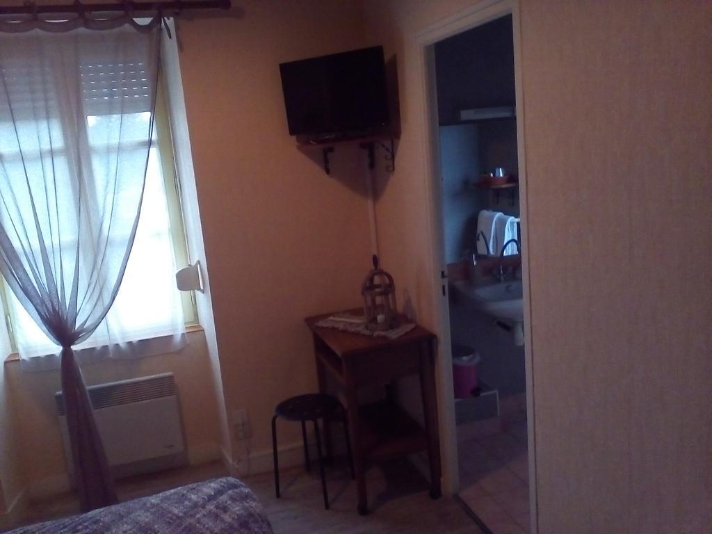 Le Relais De La Caleche Hotel Saint-Denis-dʼAnjou Екстериор снимка