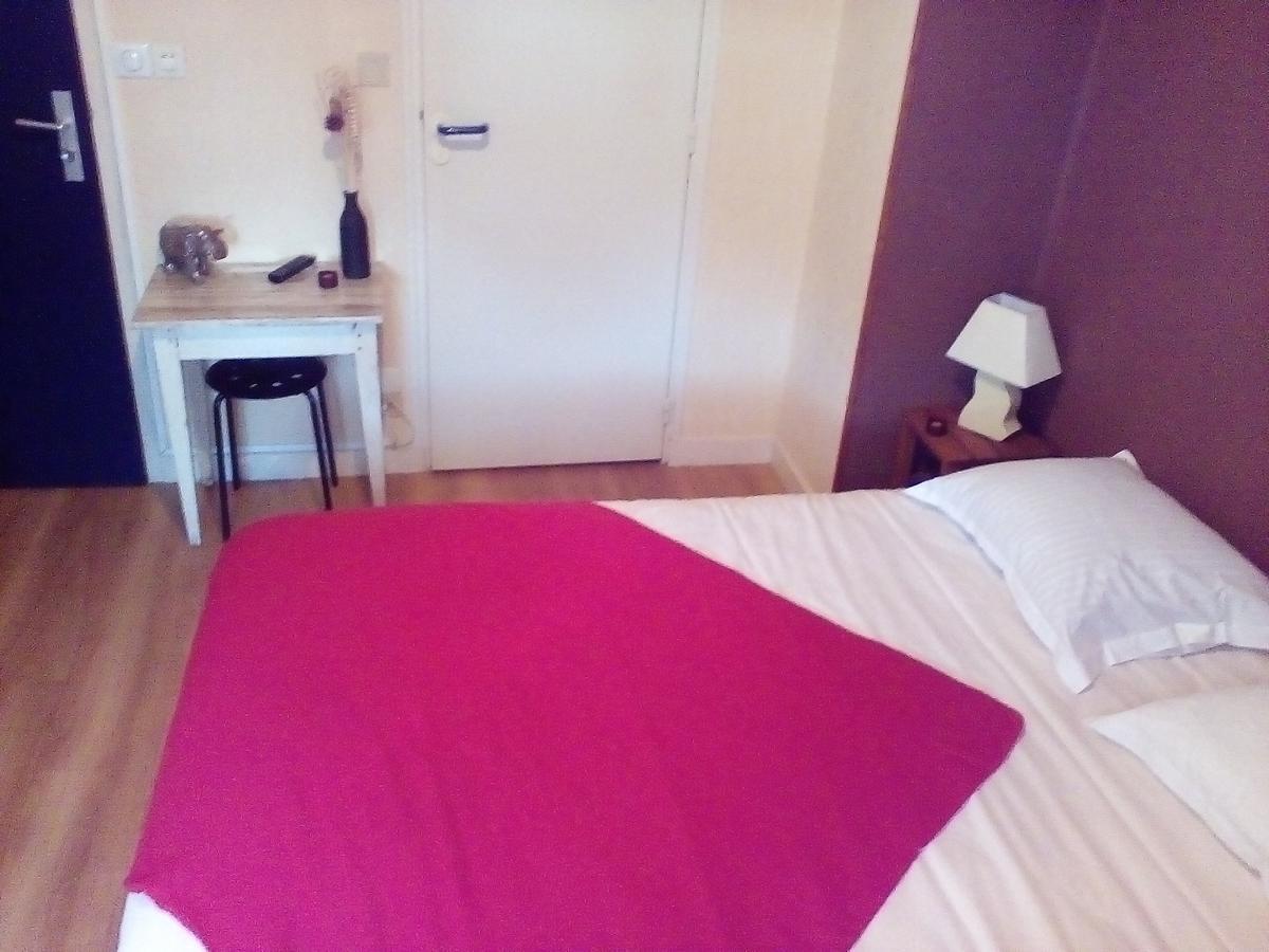 Le Relais De La Caleche Hotel Saint-Denis-dʼAnjou Екстериор снимка