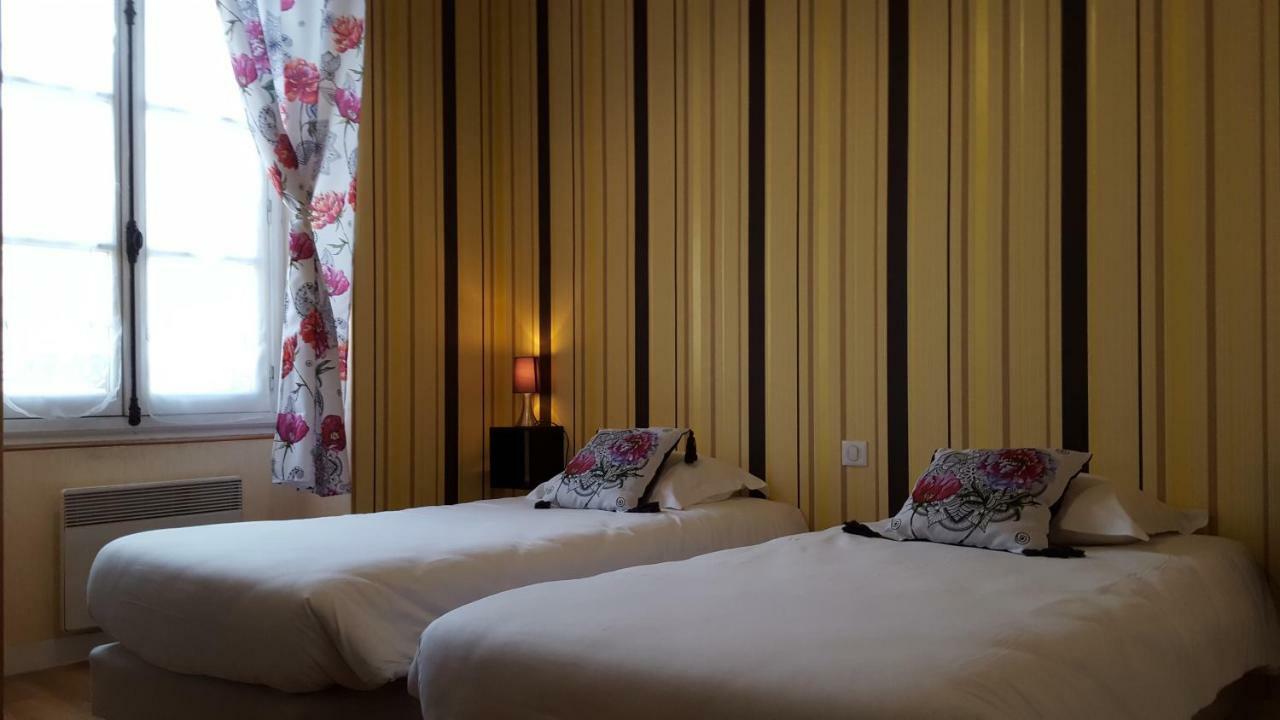 Le Relais De La Caleche Hotel Saint-Denis-dʼAnjou Екстериор снимка