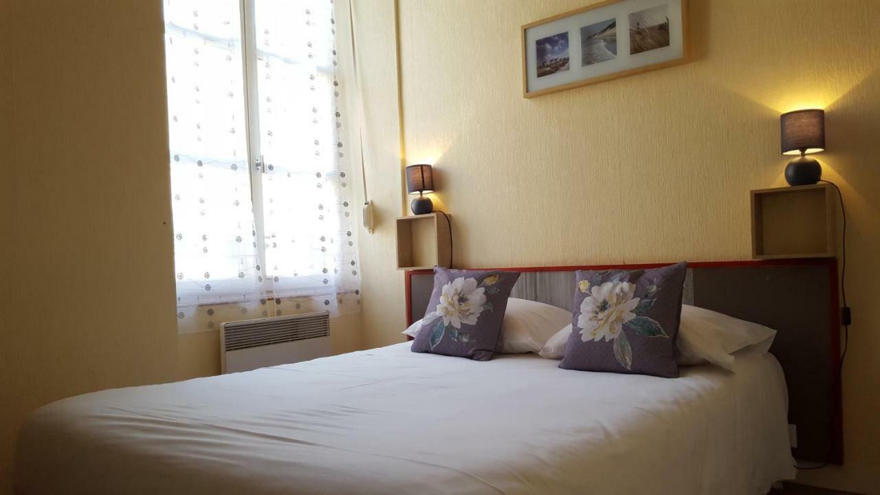 Le Relais De La Caleche Hotel Saint-Denis-dʼAnjou Екстериор снимка