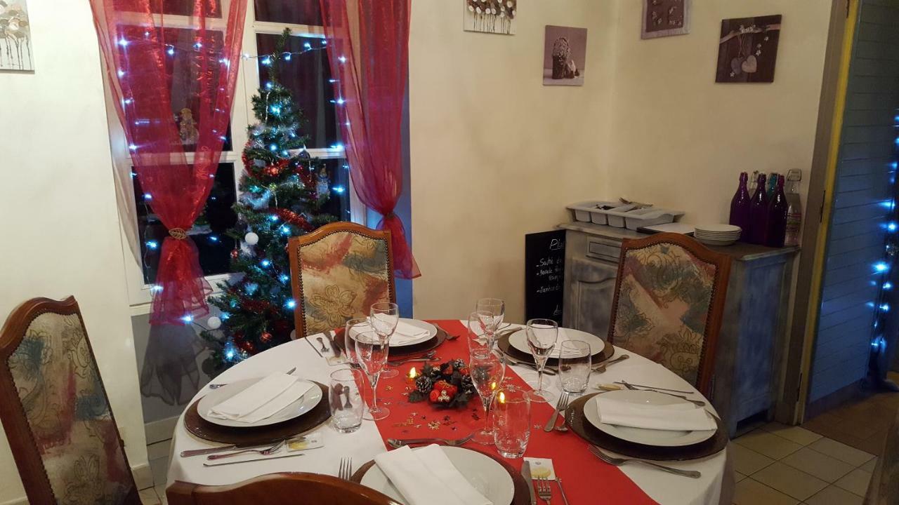 Le Relais De La Caleche Hotel Saint-Denis-dʼAnjou Екстериор снимка