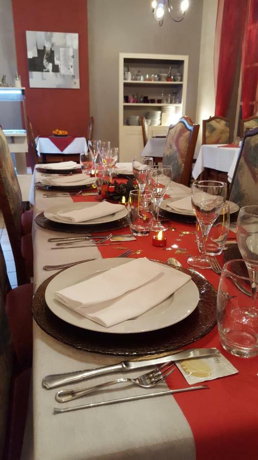 Le Relais De La Caleche Hotel Saint-Denis-dʼAnjou Екстериор снимка