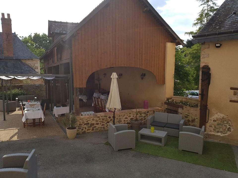 Le Relais De La Caleche Hotel Saint-Denis-dʼAnjou Екстериор снимка