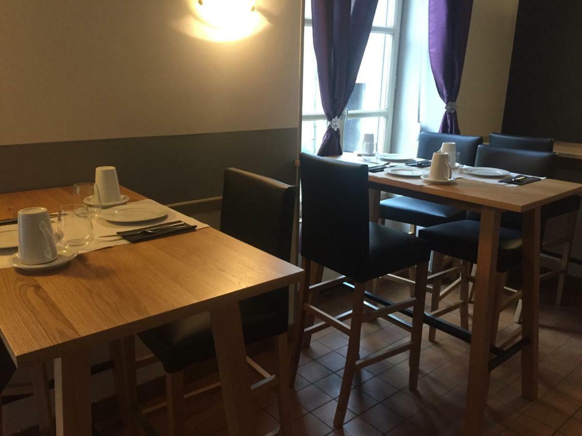 Le Relais De La Caleche Hotel Saint-Denis-dʼAnjou Екстериор снимка