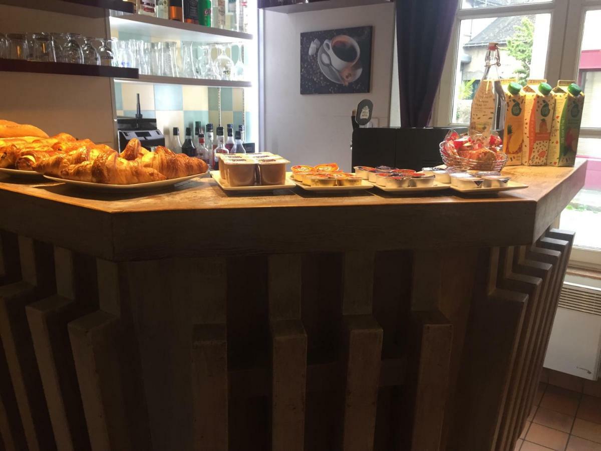 Le Relais De La Caleche Hotel Saint-Denis-dʼAnjou Екстериор снимка